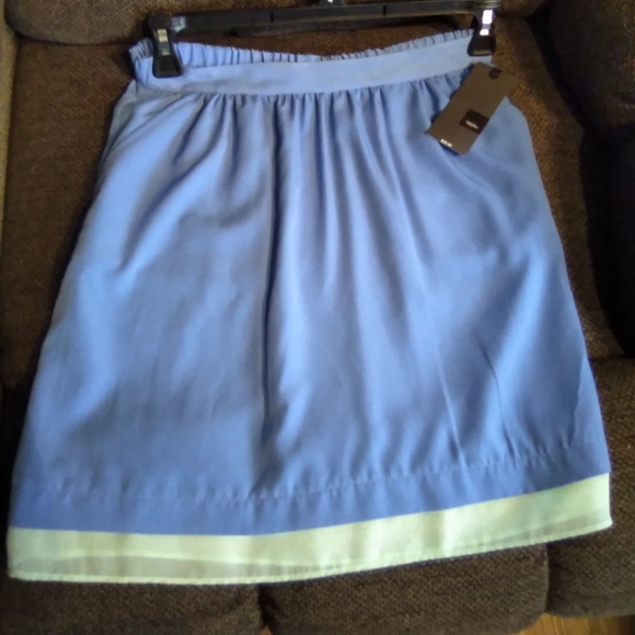 Two tone blue skirt Junior's - Picture 2 of 4